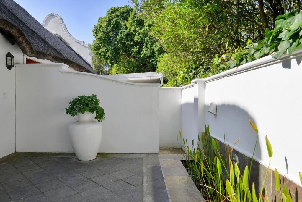 Mawethu Peaceful Garden With Covered Pool And Braai Area 케이프타운 외부 사진