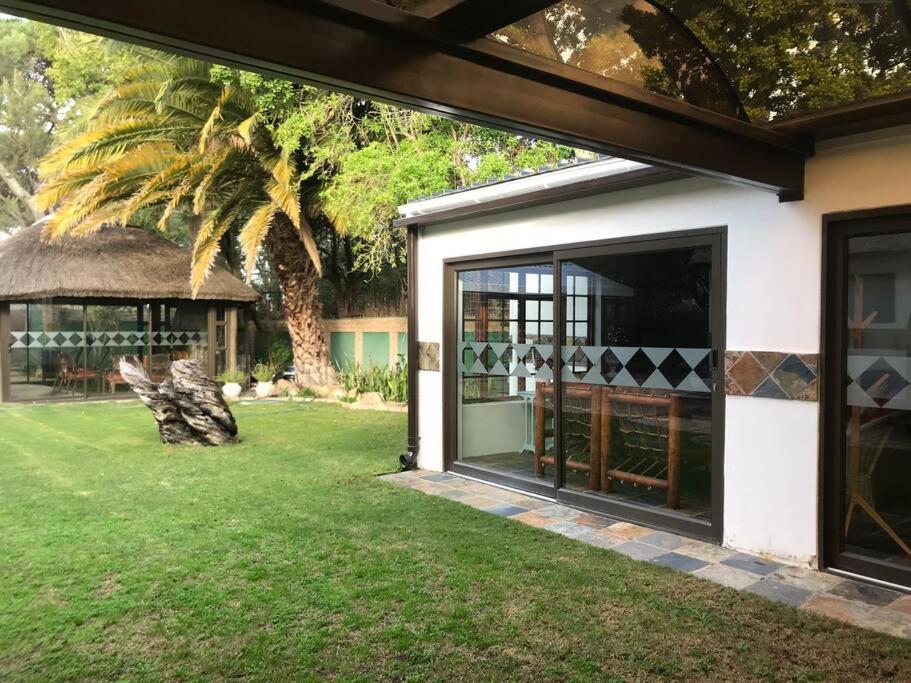 Mawethu Peaceful Garden With Covered Pool And Braai Area 케이프타운 외부 사진